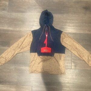 Lighweight Columbia Windbreaker With Hood and Front Pocket